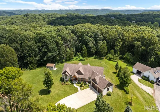 Photo 3 of Sale Pending at 270 Vatterott Farm Rd, Pacific, MO 63069 | MLS# MIS26049817 | Listing updated on 2026-08-10