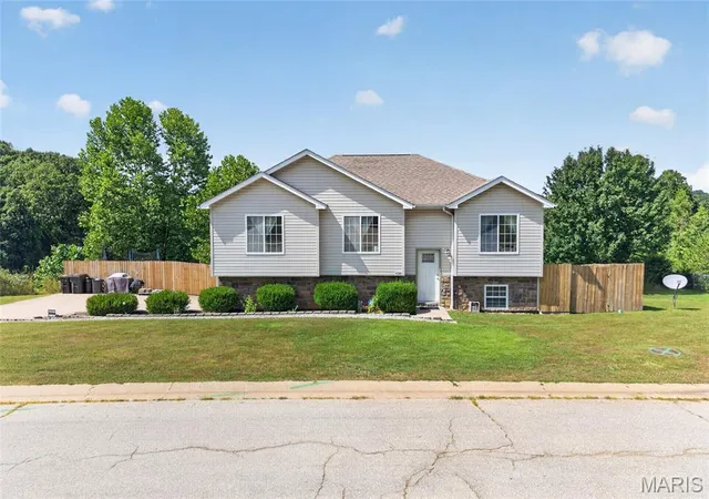 1st image of 120 Kale Ct, Saint Robert, MO 65584 | MLS# MIS26049824