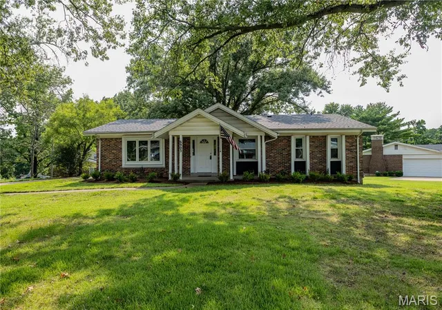 Photo 1 of Sale Pending at 6903 Singingwood Ln, Saint Louis, MO 63129 | MLS# MIS26049835 | Listing updated on 2026-08-31