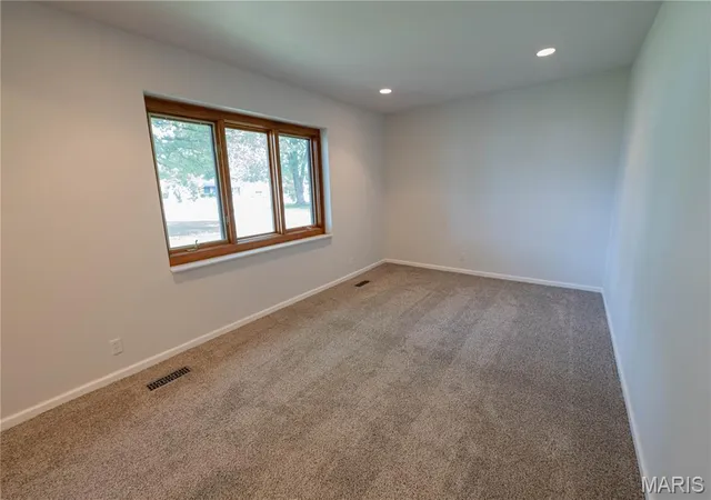 Photo 3 of Sale Pending at 6903 Singingwood Ln, Saint Louis, MO 63129 | MLS# MIS26049835 | Listing updated on 2026-08-31