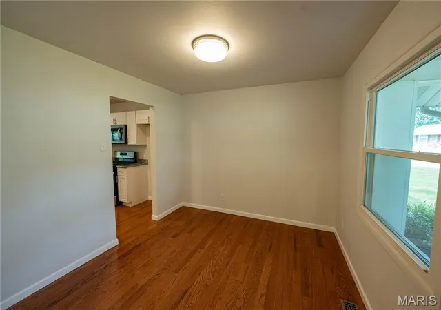 Photo 4 of Sale Pending at 6903 Singingwood Ln, Saint Louis, MO 63129 | MLS# MIS26049835 | Listing updated on 2026-08-31