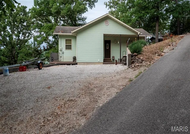 Photo 3 of Sale Pending at 34 Trigger Rd, Linn Creek, MO 65052 | MLS# MIS26049841 | Listing updated on 2026-09-24
