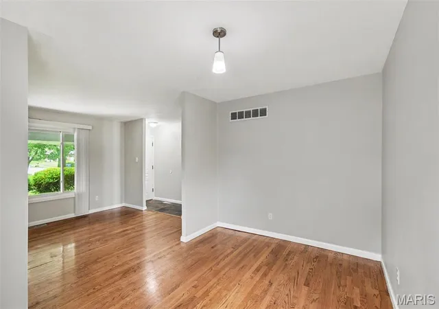 Photo 3 of Single family home for sale at 5172 Priorybrook Rd, Florissant, MO 63033 | MLS# MIS26049848 | Listing updated on 2026-09-28