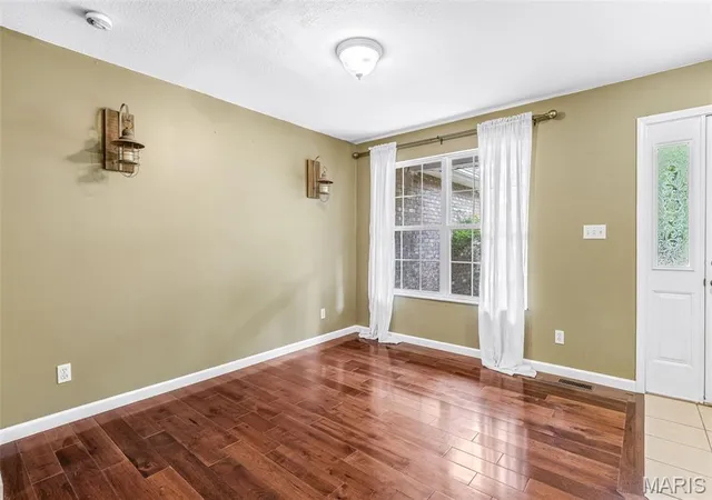 Photo 3 of Sale Pending at 5945 Old Hickory Trail, Hillsboro, MO 63050 | MLS# MIS26049853 | Listing updated on 2026-09-27