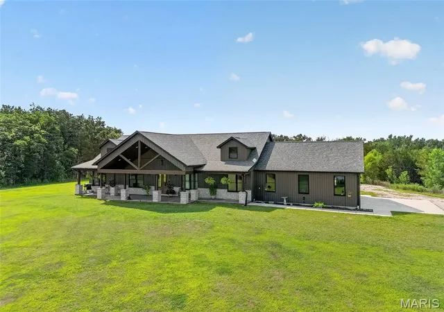 Photo 4 of House for sale at 1010 Hwy Uu, Silex, MO 63377 | MLS# MIS26049856 | Listing updated on 2026-09-28