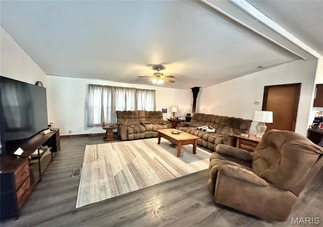 3rd image of 600 Hidden Lake Rd, De Soto, MO 63020 | MLS# MIS26049869