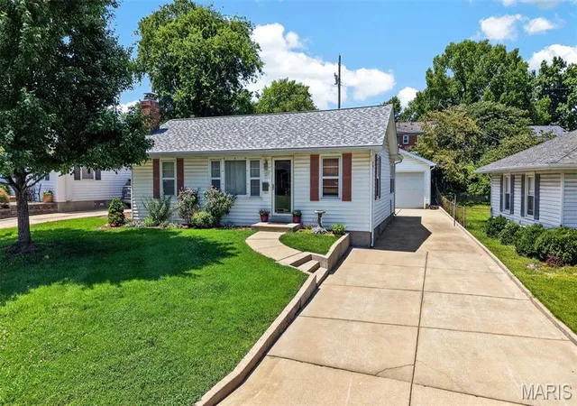 Photo 3 of Sale Pending at 1817 W Clark St, Saint Charles, MO 63301 | MLS# MIS26049873 | Listing updated on 2026-09-06