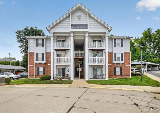 Photo 1 of Sale Pending at 4317 Arrow Tree Dr #E, Saint Louis, MO 63128 | MLS# MIS26049874 | Listing updated on 2026-08-14