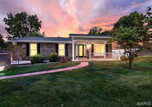 2nd image of 391 Crestbury Dr, Ballwin, MO 63011 | MLS# MIS26049882