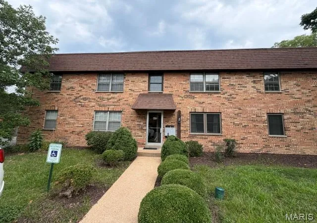 1st image of 443 S Clay Ave #C, Saint Louis, MO 63122 | MLS# MIS26049883