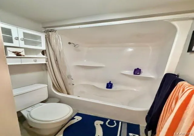2nd image of 443 S Clay Ave, Saint Louis, MO 63122
