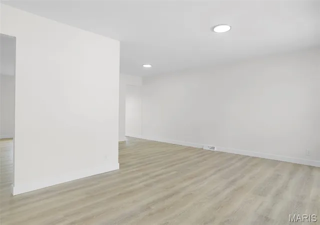 4th image of 10612 Ashburn Ct, Saint Louis, MO 63123 | MLS# MIS26049895