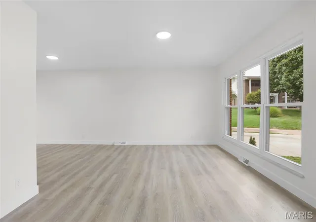 5th image of 10612 Ashburn Ct, Saint Louis, MO 63123 | MLS# MIS26049895