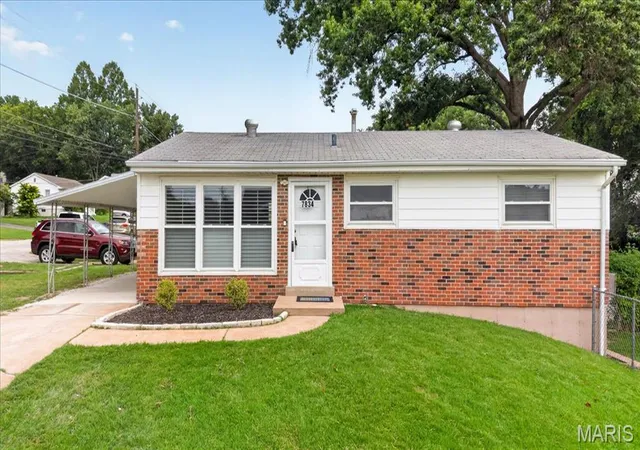Photo 3 of Single family home for sale at 7834 Fleta St, Saint Louis, MO 63123 | MLS# MIS26049910 | Listing updated on 2026-09-24