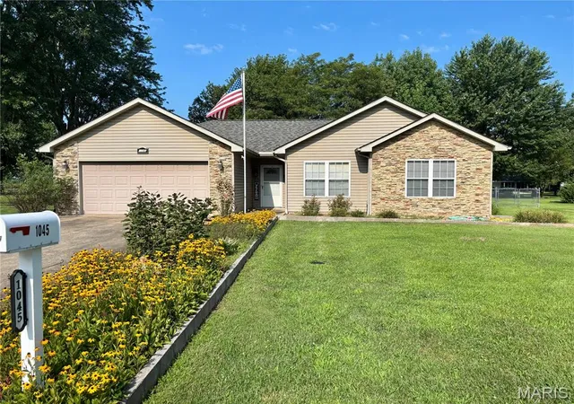 Photo 1 of Sale Pending at 1045 Bishop Ln, Montgomery City, MO 63361 | MLS# MIS26049916 | Listing updated on 2026-08-25