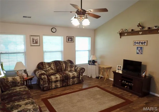 Photo 2 of Sale Pending at 1045 Bishop Ln, Montgomery City, MO 63361 | MLS# MIS26049916 | Listing updated on 2026-08-25