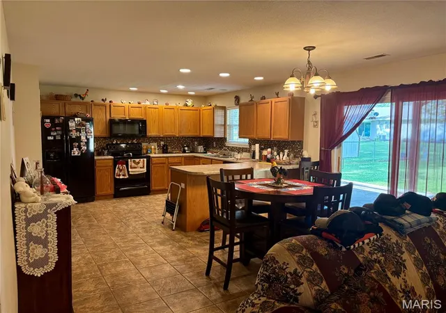 Photo 5 of Sale Pending at 1045 Bishop Ln, Montgomery City, MO 63361 | MLS# MIS26049916 | Listing updated on 2026-08-25