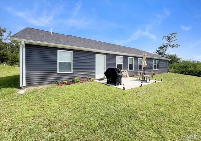 3rd image of 4055 Breckenridge Dr, Hannibal, MO 63401 | MLS# MIS26049921