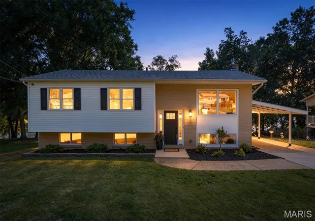 2nd image of 8560 W Shore Dr, Hillsboro, MO 63050 | MLS# MIS26049922