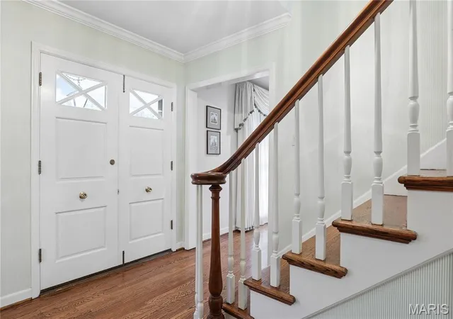 Photo 2 of Sale Pending at 201 Graybridge Rd, Saint Louis, MO 63124 | MLS# MIS26049924 | Listing updated on 2026-08-25