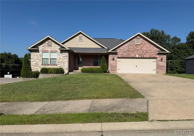 Photo 2 of Single family home for sale at 2625 Liberty Ct, Cape Girardeau, MO 63701 | MLS# MIS26049928 | Listing updated on 2026-09-21