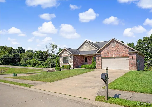 Photo 3 of Single family home for sale at 2625 Liberty Ct, Cape Girardeau, MO 63701 | MLS# MIS26049928 | Listing updated on 2026-09-21