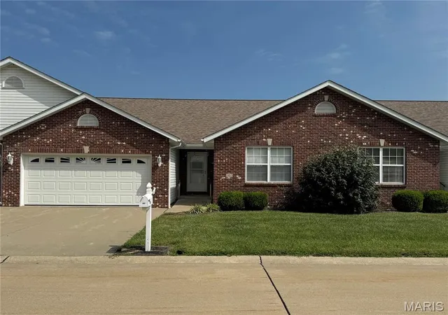 1st image of 303 Elizabeth Dr, Litchfield, IL 62056 | MLS# MIS26049929