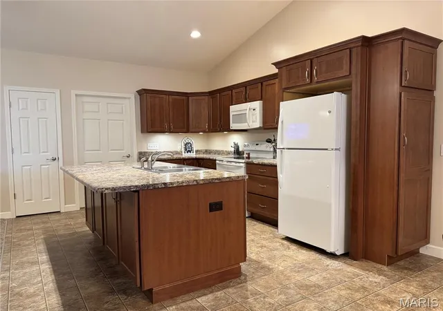 5th image of 303 Elizabeth Dr, Litchfield, IL 62056 | MLS# MIS26049929