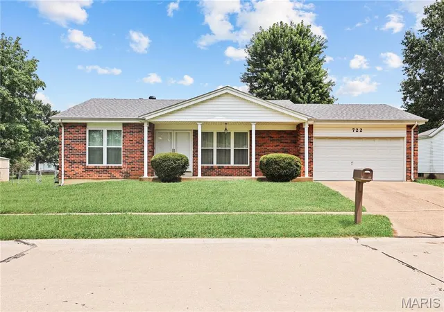 Photo 1 of Single family home for sale at 722 Watersedge Dr, Florissant, MO 63034 | MLS# MIS26049934 | Listing updated on 2026-10-07