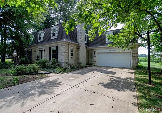 Photo 3 of Single family home for sale at 1011 Richard Dr, Godfrey, IL 62035 | MLS# MIS26049937 | Listing updated on 2026-08-05