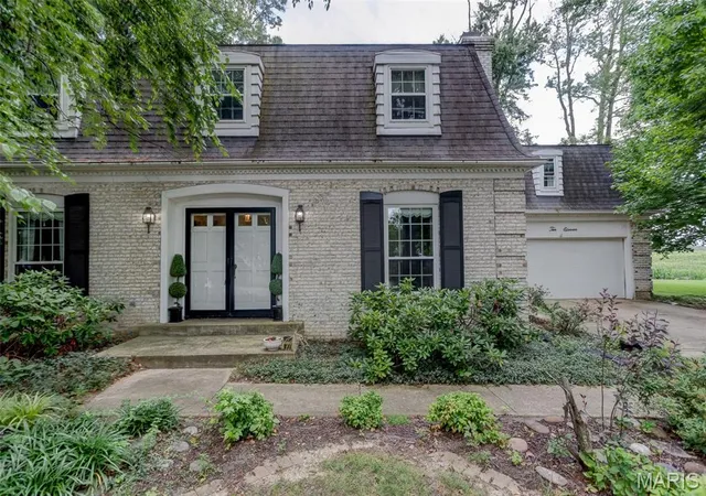Photo 4 of Single family home for sale at 1011 Richard Dr, Godfrey, IL 62035 | MLS# MIS26049937 | Listing updated on 2026-10-01