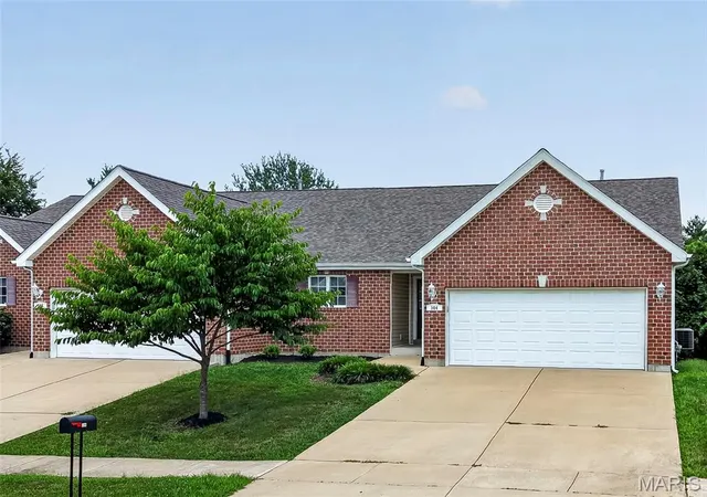 Photo 3 of Single family home for sale at 384 386 Shadow Pines Dr, Wentzville, MO 63385 | MLS# MIS26049948 | Listing updated on 2026-08-20