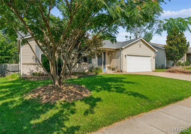 Photo 3 of Sale Pending at 871 Molloy Dr, O Fallon, MO 63366 | MLS# MIS26049953 | Listing updated on 2026-08-21