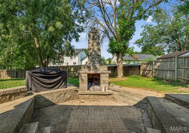 Photo 3 of Sale Pending at 871 Molloy Dr, O Fallon, MO 63366 | MLS# MIS26049953 | Listing updated on 2026-08-21