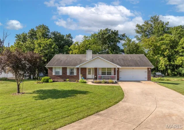 Photo 2 of Single family home for sale at 39 Scarlet Oak Ct, Troy, MO 63379 | MLS# MIS26049968 | Listing updated on 2026-09-25