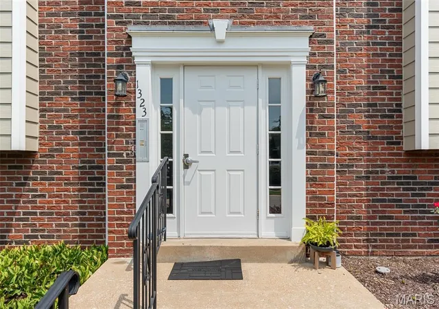 Photo 2 of Condo for sale at 1323 Holgate Holgate Dr #B, Ballwin, MO 63021 | MLS# MIS26049970 | Listing updated on 2026-09-14