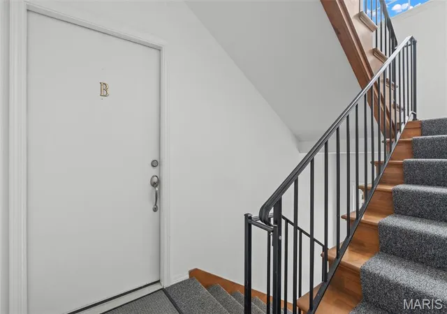 Photo 3 of Condo for sale at 1323 Holgate Holgate Dr #B, Ballwin, MO 63021 | MLS# MIS26049970 | Listing updated on 2026-09-14