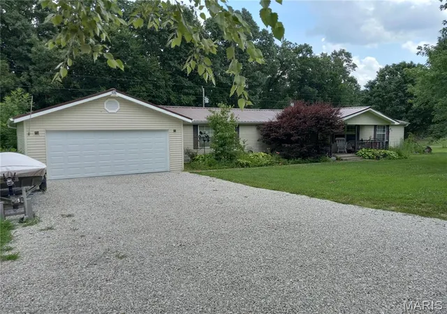 Photo 4 of Single family home for sale at 4082 State Hwy Ee, Owensville, MO 65066 | MLS# MIS26049973 | Listing updated on 2026-08-10