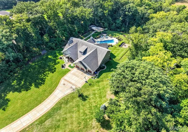 Photo 2 of Mansion for sale at 1950 Diehr Rd, Wentzville, MO 63385 | MLS# MIS26049982 | Listing updated on 2026-08-26