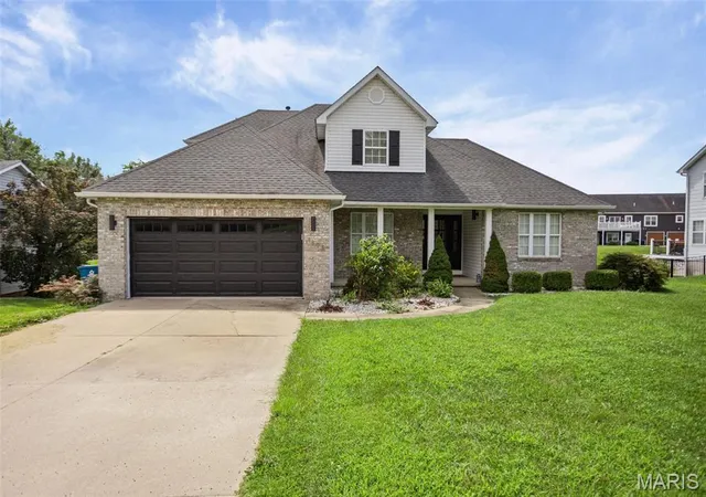 Photo 1 of Single family home for sale at 1398 Britany Ct, Edwardsville, IL 62025 | MLS# MIS26049987 | Listing updated on 2026-10-08