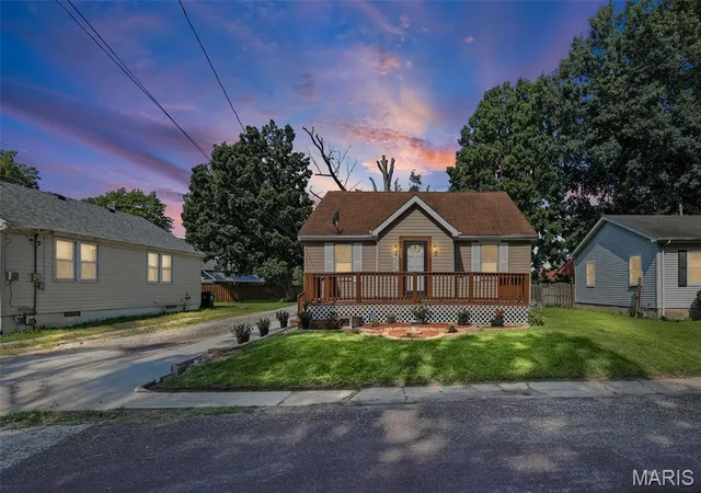 Photo 1 of Single family home for sale at 209 N 14th St, Belleville, IL 62220 | MLS# MIS26049990 | Listing updated on 2026-10-05