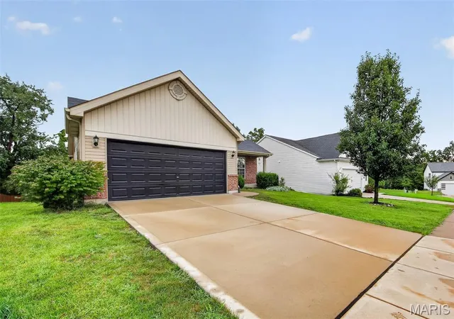 Photo 2 of Sale Pending at 79 Huntleigh Woods Ct, Wentzville, MO 63385 | MLS# MIS26049993 | Listing updated on 2026-08-31
