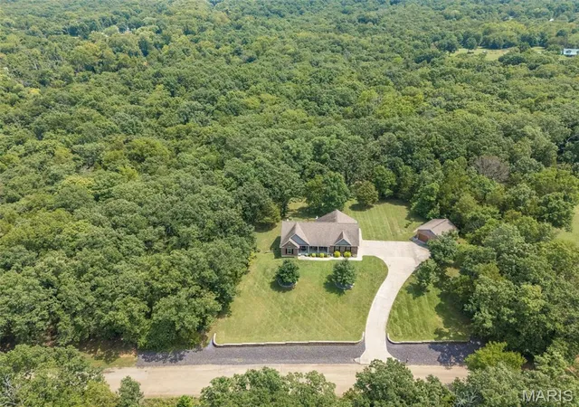 Photo 2 of Single family home for sale at 440 Big River Cir, Bonne Terre, MO 63628 | MLS# MIS26050010 | Listing updated on 2026-09-28