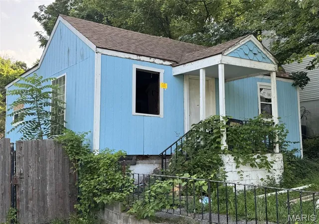 Photo 1 of Single family home for sale at 9935 Carlyle Ave, Saint Louis, MO 63114 | MLS# MIS26050025 | Listing updated on 2026-08-07