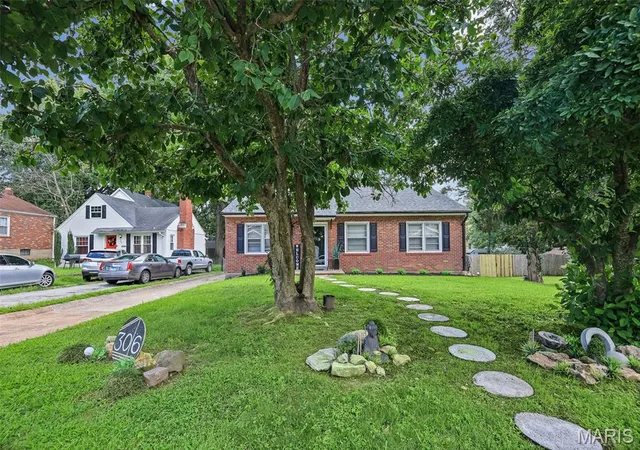 2nd image of 306 Roberta Ave, Saint Louis, MO 63135 | MLS# MIS26050026