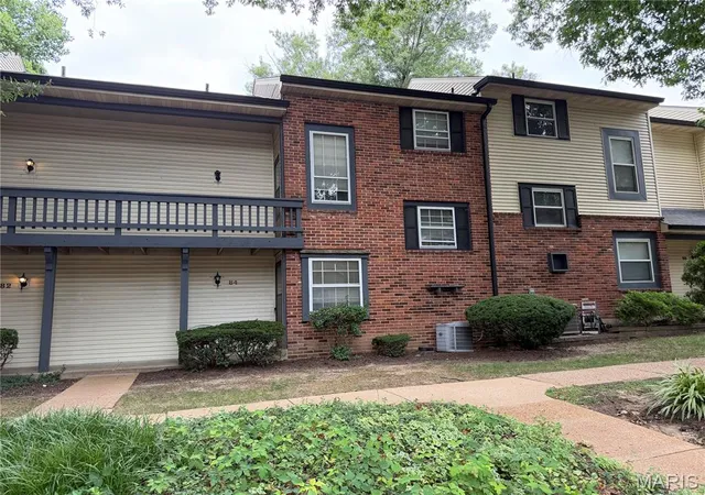 Photo 1 of Sale Pending at 84 Conway Cove Dr, Chesterfield, MO 63017 | MLS# MIS26050028 | Listing updated on 2026-08-20