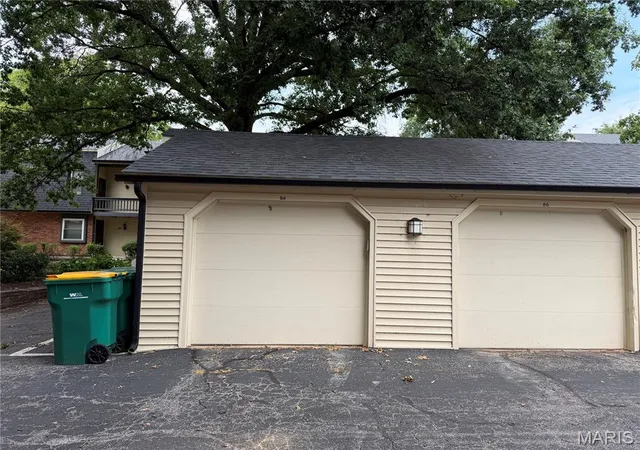 Photo 2 of Sale Pending at 84 Conway Cove Dr, Chesterfield, MO 63017 | MLS# MIS26050028 | Listing updated on 2026-08-20
