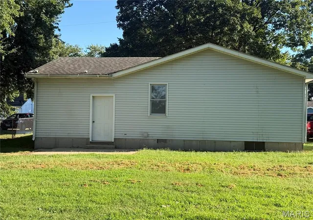 Photo 15 of Single family home for sale at 1005 W Pine St, Jerseyville, IL 62052 | MLS# MIS26050030 | Listing updated on 2026-09-04