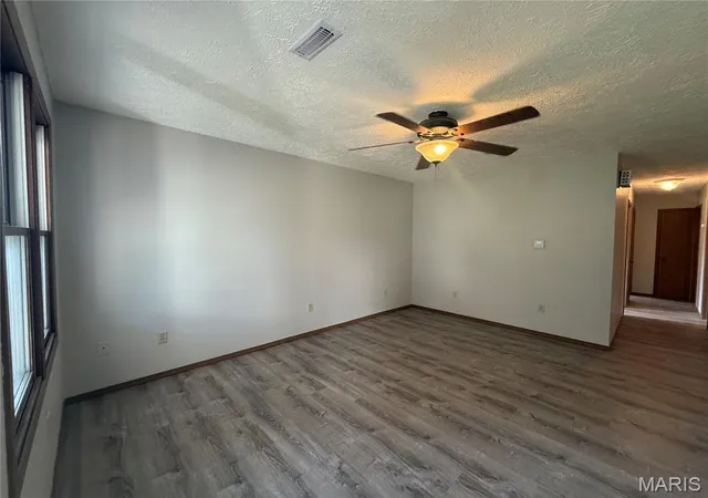 Photo 3 of Single family home for sale at 1005 W Pine St, Jerseyville, IL 62052 | MLS# MIS26050030 | Listing updated on 2026-09-04