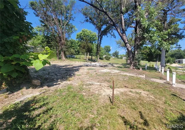 2nd image of 505 S 4th St, Clarksville, MO 63336 | MLS# MIS26050039